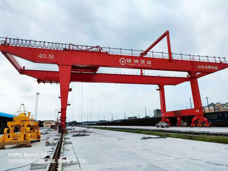 MGE型集裝箱門式起重機(jī)(圖1)